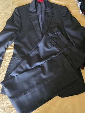 Alfani Men’s Navy Suit – 100% Wool – Jacket 40R Matching Pants 31x31 Tailored